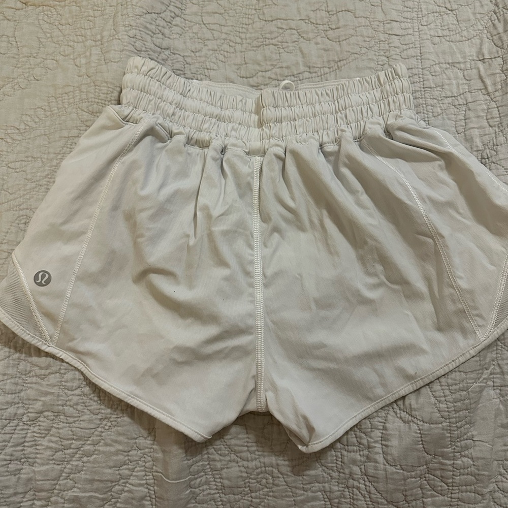 LULULEMON hotty hot 2.5 inch NWOT